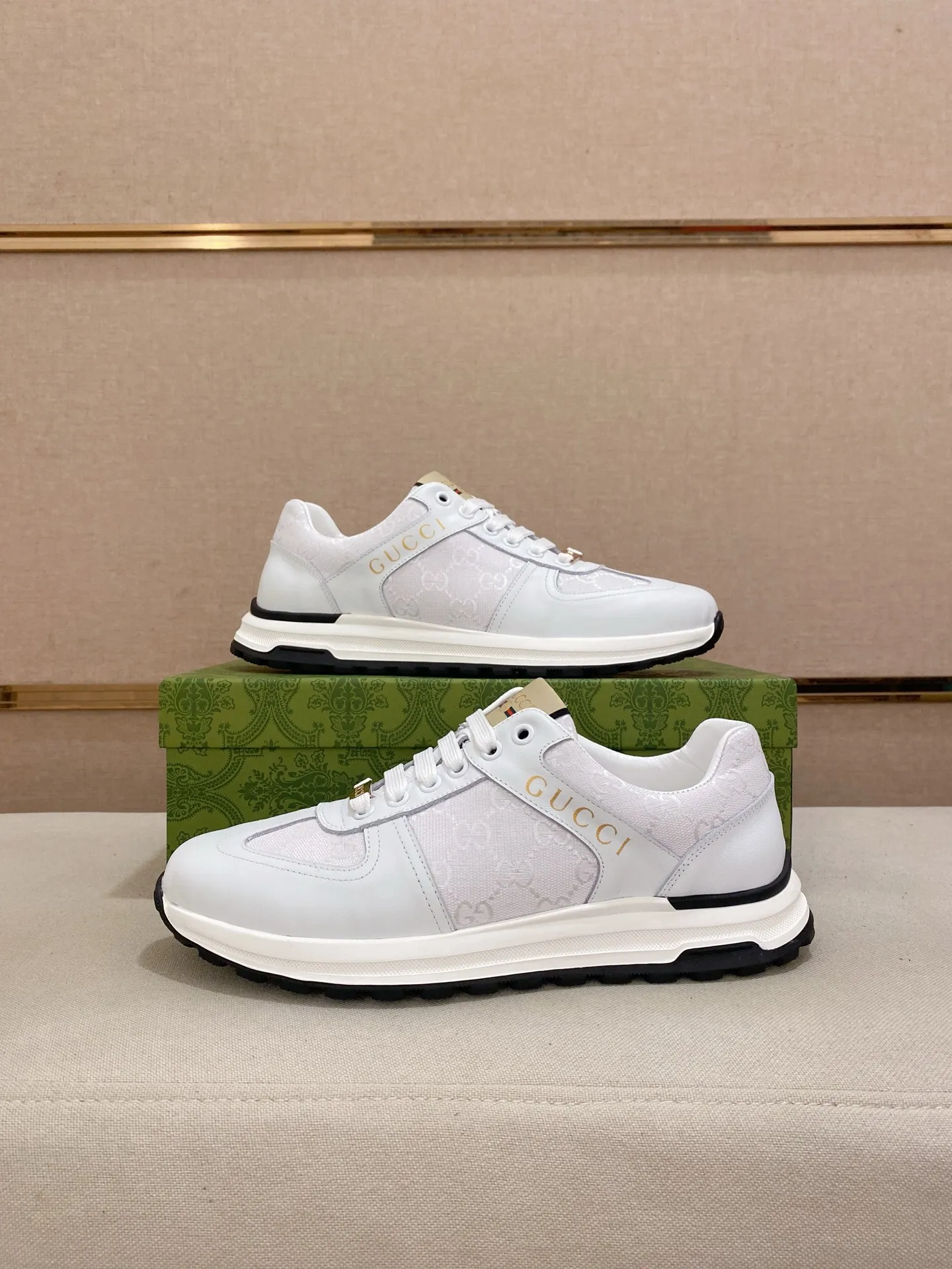 Men's clothing and shoes💰 400💰🇮🇹🇮🇹GUCCI (Gucci) top 🔍🔍 new models are on sale at the same time, the upper 🇮🇹 is imported Italian first-layer cowhide, the lining is fully imported sheepskin 💪💪, completely 1⃣️compared 1⃣️Reproduction🇮🇹💪💪, ⚠Sole: The original sole is specially provided by the original factory, the exclusive movable molded sole is super comfortable, ⚠Original factory follow-up goods, 🔍🔍high quality, you can enter and leave the counter at will, welcome to compare⚠. Code number: 38-44 (45 is custom-made and cannot be returned or exchanged)
